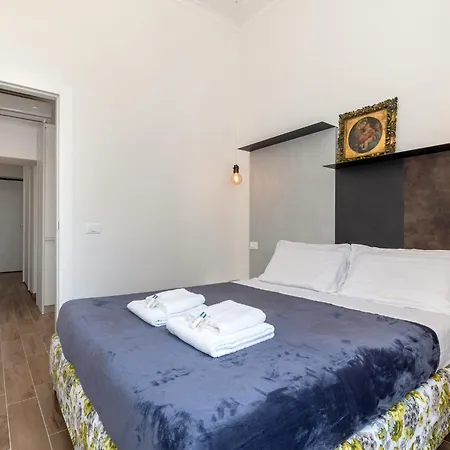 Una Casa Vista Colosseo