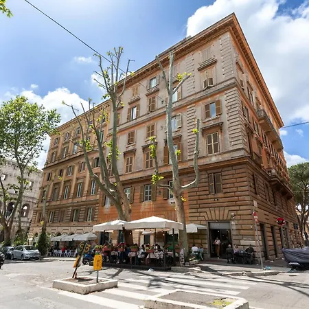 Una Casa Vista Colosseo Rzym